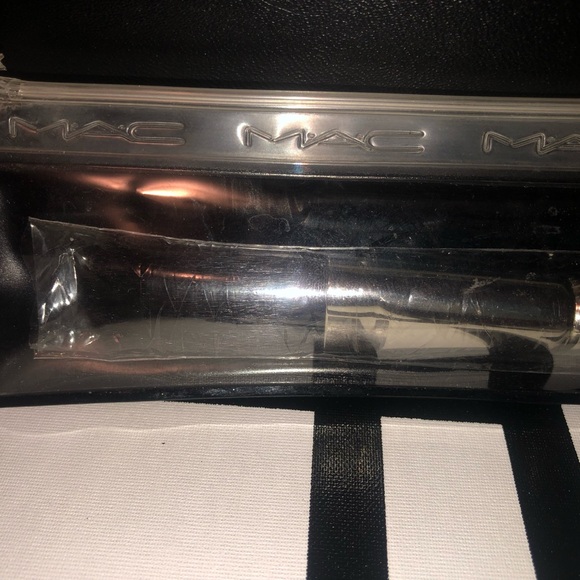 MAC COSMETICS BRUSH 129SH, BN. NATURAL FIBERS JAPAN - Picture 5 of 6